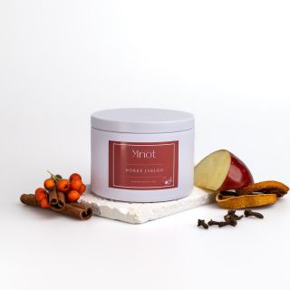 Nemohli jsme se dočkat, až Vám přestavíme novou kolekci, která sebou nese samotné kouzlo Vánoc🎄 První z těchto vůní...